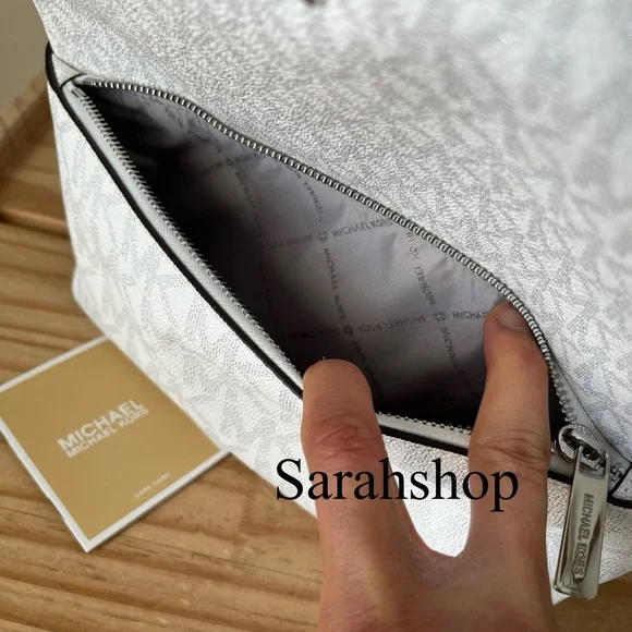 🌼Michael Kors Sheila medium front pocket backpack - Picture 10 of 14